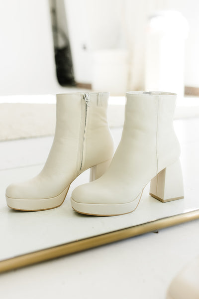 ulyses boots ivory leather // dolce vita